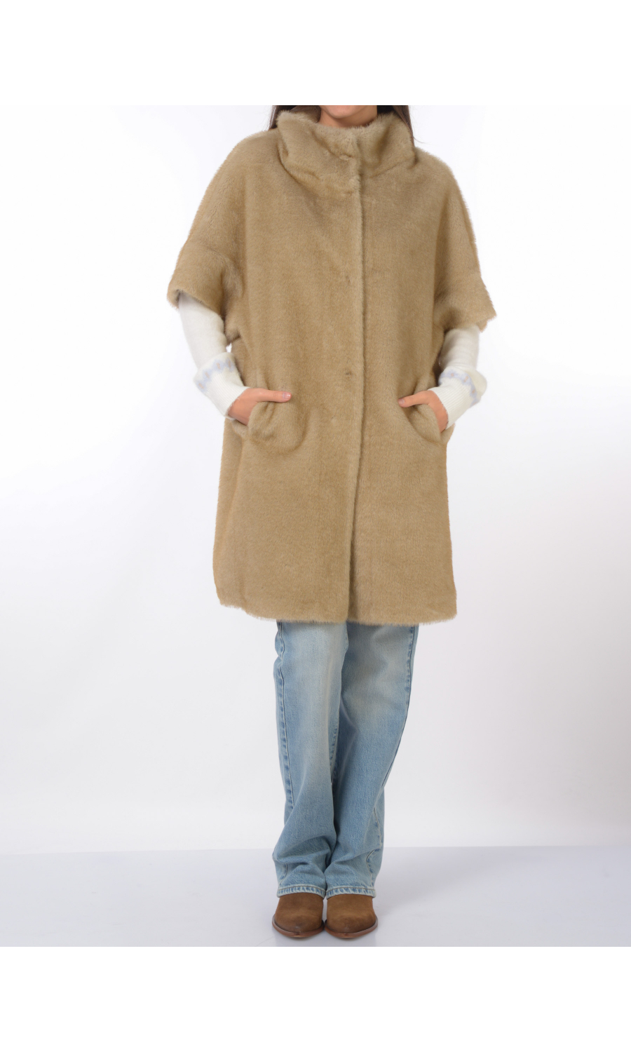 ecopelliccia da donna Bully a maniche corte con collo a cratere