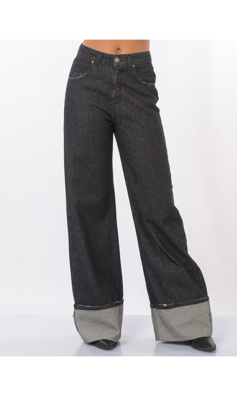 jeans da donna ampio con risvolto