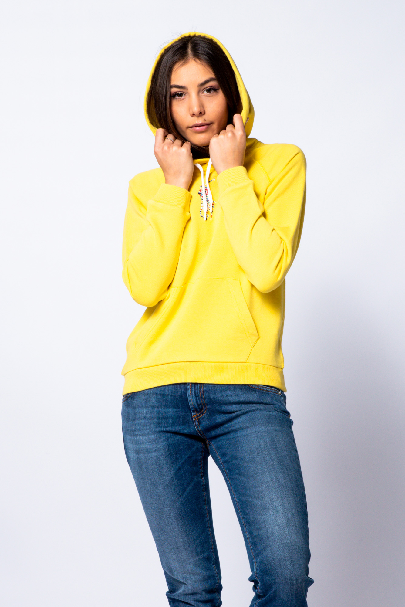 I sei colori immancabili nell’armadio per la primavera/estate 2022