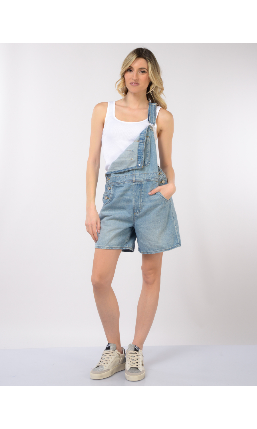 tuta Pantalone da donna Levi's corta in denim blu